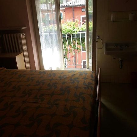 Albergo Alla Rocca Garda  Kültér fotó