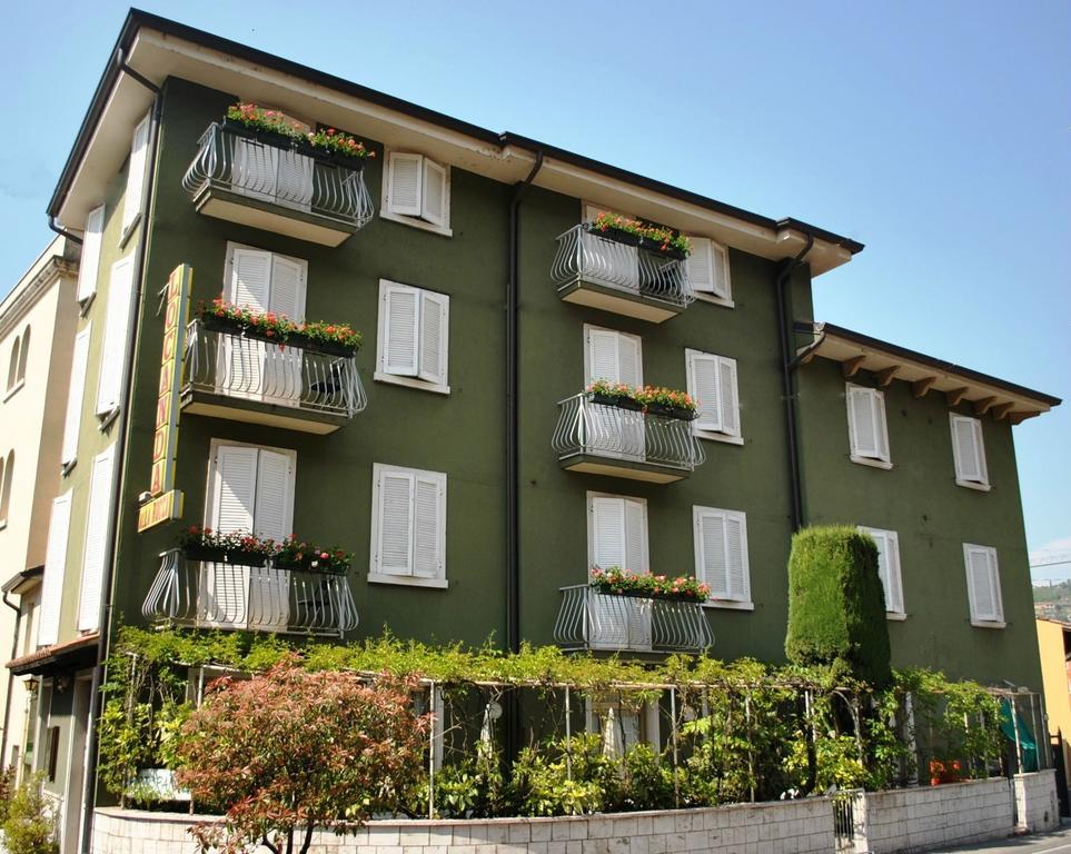 Albergo Alla Rocca Garda  Kültér fotó