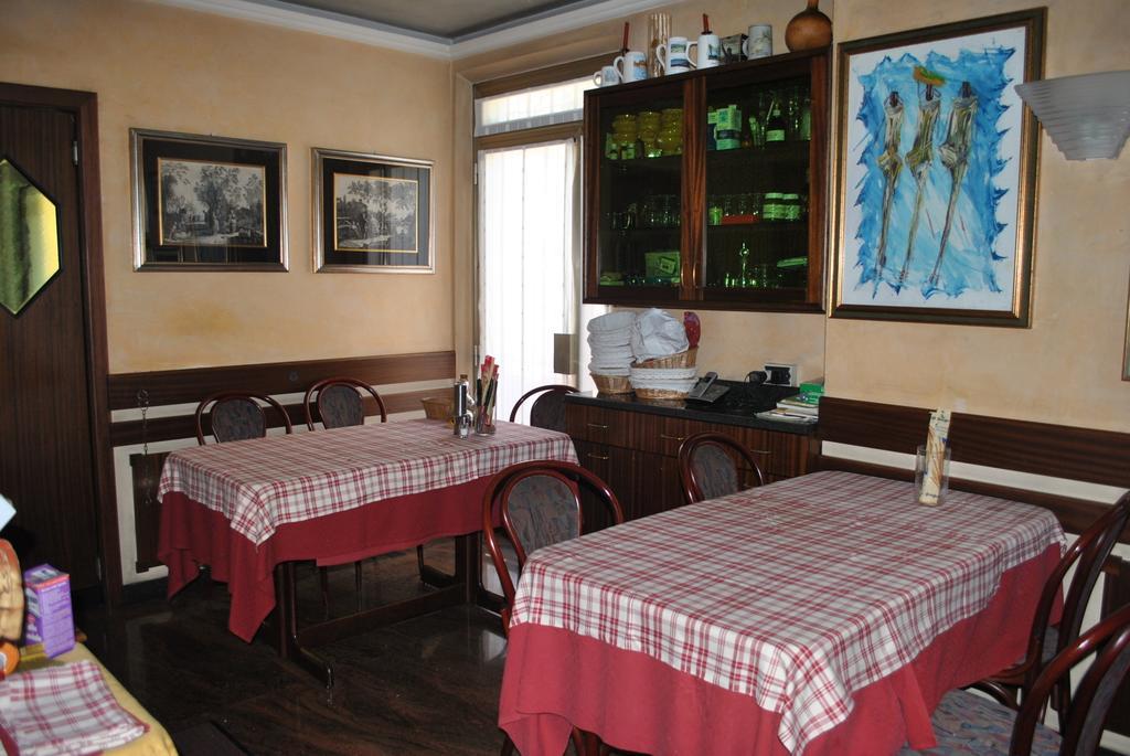 Albergo Alla Rocca Garda  Kültér fotó