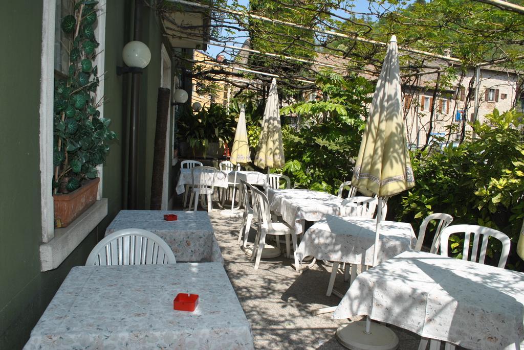 Albergo Alla Rocca Garda  Kültér fotó
